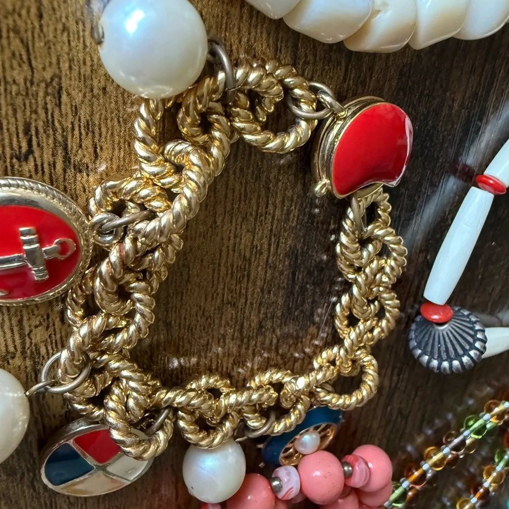 LOT of vintage jewelry. - Picture 6 of 15
